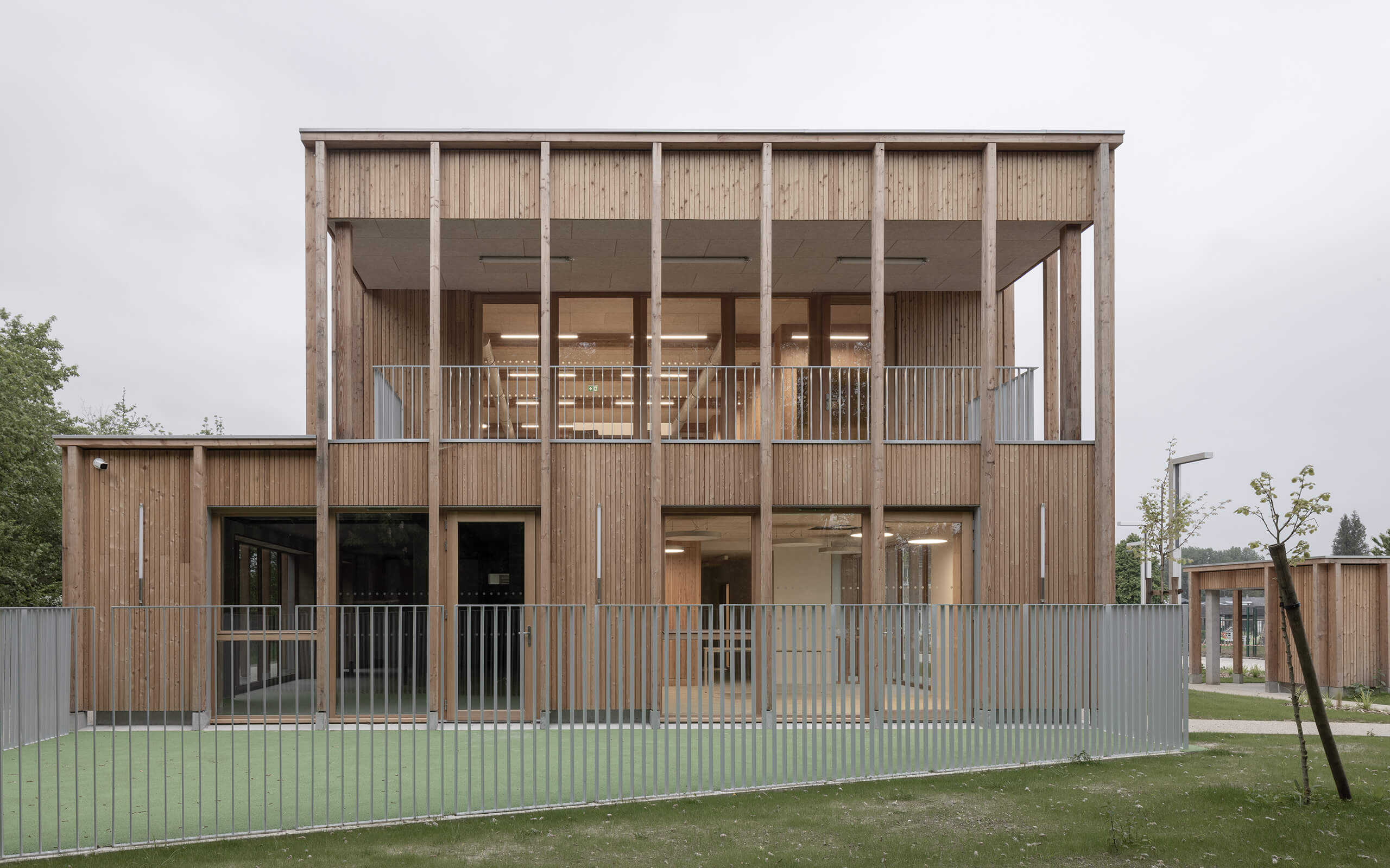 Extension en bois de l'ancienne gare d'Auxi-le-Château (62) reconvertie en tiers lieu